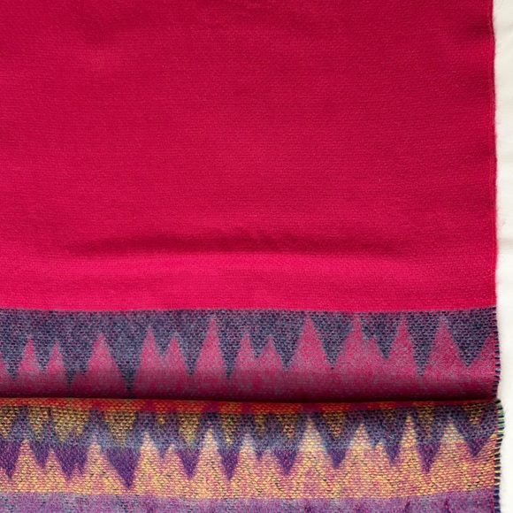 Colorful Zigzag Patterned Scarf - Picture 6 of 9